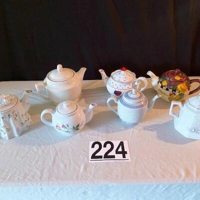 LOT#224L: Teapot Lot #3
