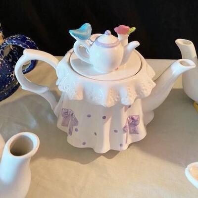 LOT#225L: Teapot Lot #4