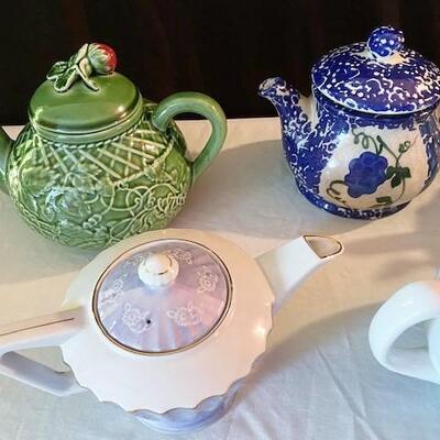 LOT#225L: Teapot Lot #4