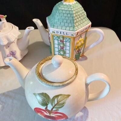 LOT#225L: Teapot Lot #4