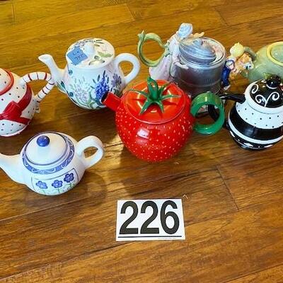 LOT#226L: Teapot Lot #5