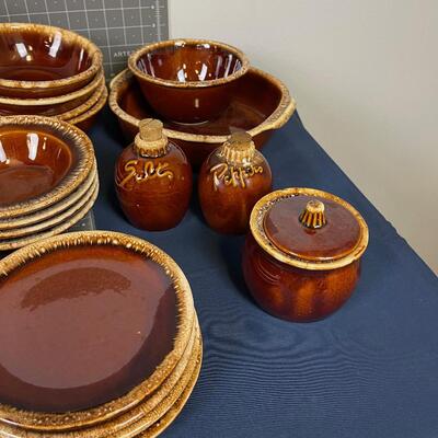 HULL Ovenproof Crestone Brown Dishes (4) Serving Set Plus Serving Pieces