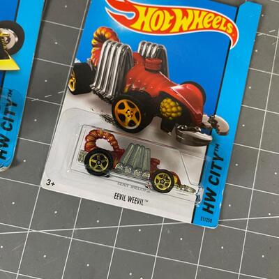 5 new Hot Wheels on the card 