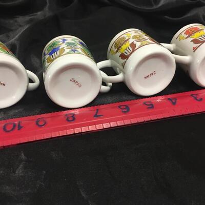 Vintage Japan mini. Cups