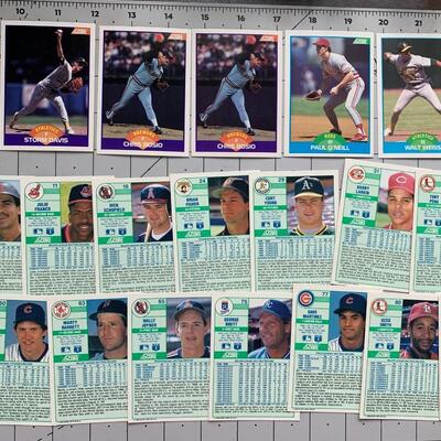#105 Score Baseball Card Collection & Puzzle Piece B32