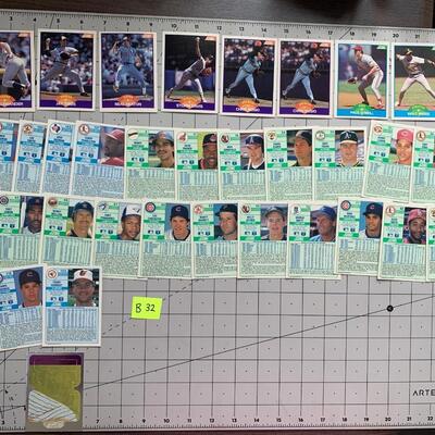 #105 Score Baseball Card Collection & Puzzle Piece B32