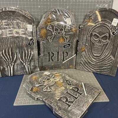 (4) Tomb stones new in the Package