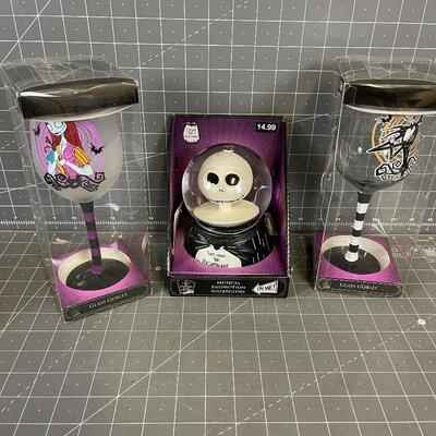 Nightmare Before Christmas SNOW GLOBE and 2 wine Glasses 