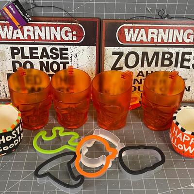 Orange Plastic Mugs, Signs, Cookie Cutters / Halloween DÃ©cor and More