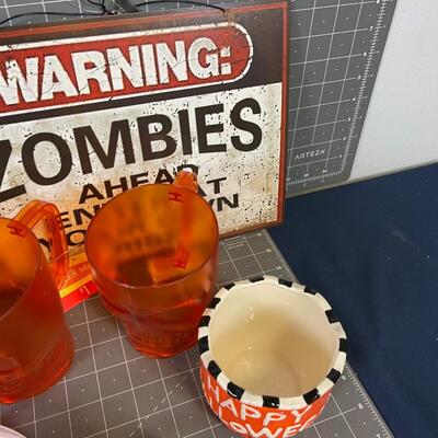 Orange Plastic Mugs, Signs, Cookie Cutters / Halloween DÃ©cor and More