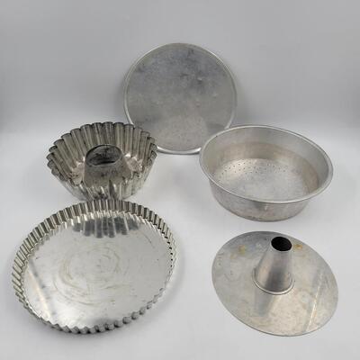 VINTAGE METAL COOKING UTENSILS