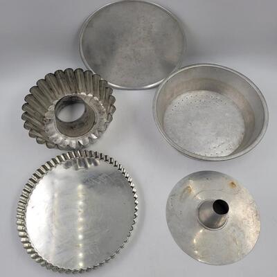 VINTAGE METAL COOKING UTENSILS