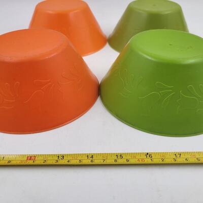 VINTAGE RETRO PLASTIC DINING WARE