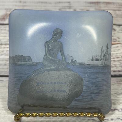 Mini Plate Designed with a Woman Statue on a Rock