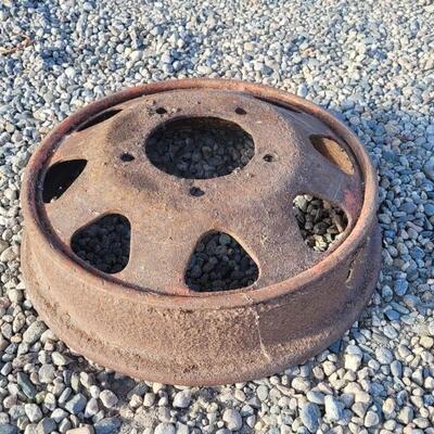 Lot 231: Vintage Farm And Garden Landscaping Accent Chippy Paint Rim