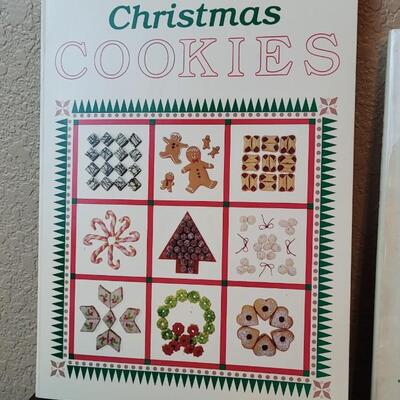 Lot 232: (4) Vintage Christmas Books