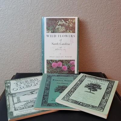 Lot 237: (4) Vintage Softback Pamplet Style Nature State Books