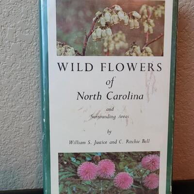 Lot 237: (4) Vintage Softback Pamplet Style Nature State Books