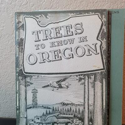 Lot 237: (4) Vintage Softback Pamplet Style Nature State Books
