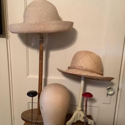 J770 Set of 5 Vintage Hat Stands with Hats