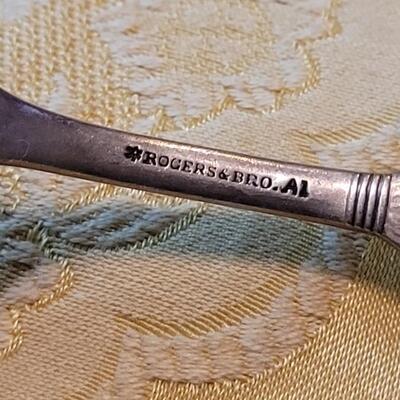 Lot 244: Vintage & Antique Art Deco Silver Plate Serving Utensils