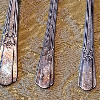 Lot 245: Vintage & Antique Silver Plate (2 Patterns) - Demitasse Shell Spoons & Spreaders & Serving Fork