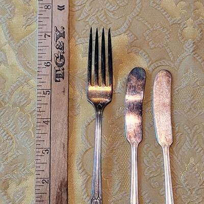 Lot 245: Vintage & Antique Silver Plate (2 Patterns) - Demitasse Shell Spoons & Spreaders & Serving Fork