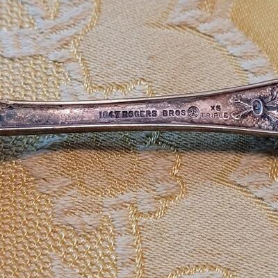 Lot 249: Antique & Vintage Mixed Silver Plate Serving Utensils