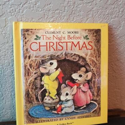 Lot 267: (4) Assorted Vintage Christmas Books feat. Gift of the Magi