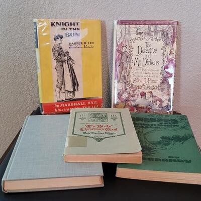 Lot 288: (5) Vintage Books feat. Signed THE MANY HUES OF ENGLISH by Mario Pei