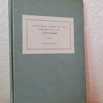 Lot 290: (5) Assorted Books feat. THE LOST COLONISTS