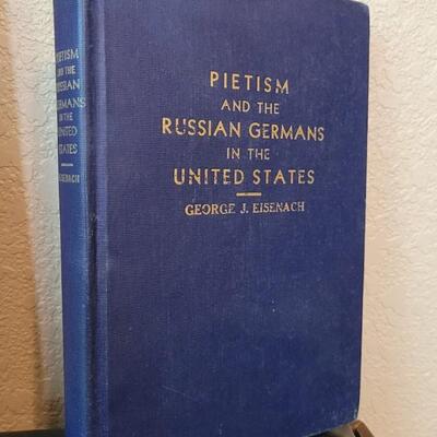 Lot 290: (5) Assorted Books feat. THE LOST COLONISTS