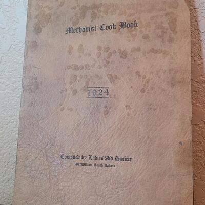 Lot 292: 1924 METHODIST COOK BOOK by Ladies Aid Society