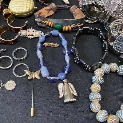 LOT#229J: Assorted Fashion Jewelry Lot