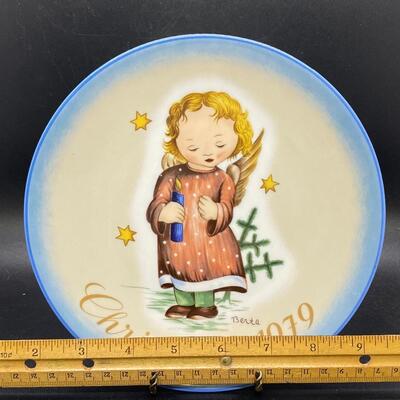 Christmas 1979 Starlight Angel Collector Plate by Sister Berta Hummel