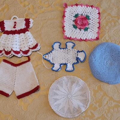 Lot 306; Vintage Crochet Hot pads and Deco