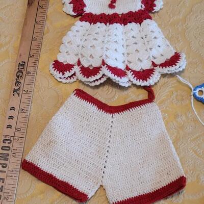 Lot 306; Vintage Crochet Hot pads and Deco