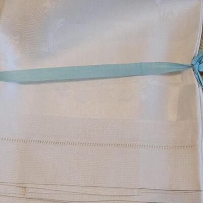 Lot 309: Vintage Napkins & Kitchen Linens