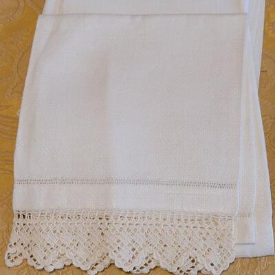Lot 309: Vintage Napkins & Kitchen Linens