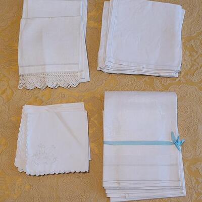Lot 309: Vintage Napkins & Kitchen Linens