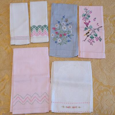 Lot 310: Vintage Needlepoint Hand Towels