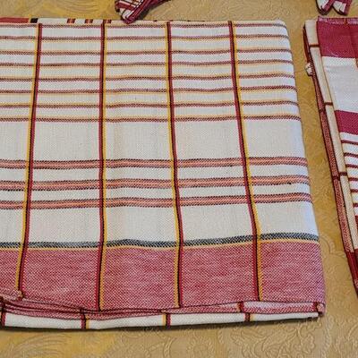 Lot 313: Vintage Victory Table Linens- unused