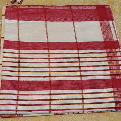 Lot 313: Vintage Victory Table Linens- unused
