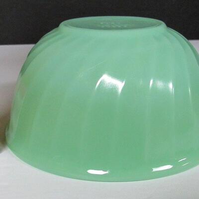 Nice Jadite Swirl Fire King Mixing Bowl
