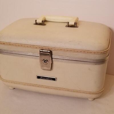 Lot #331  Vintage Joyce Lane Train Case