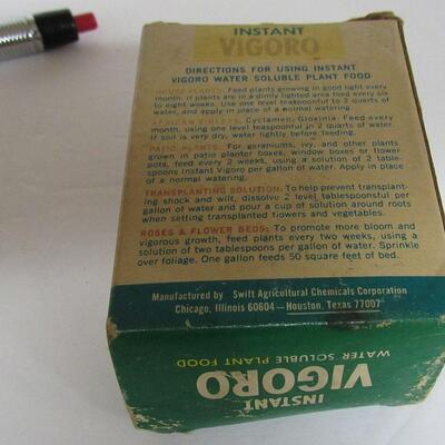 Lot of Vintage Advertising Smalls, Mellomints Tin, Vigoro Plant Food Box, and Pen Shaped Light, Eveready