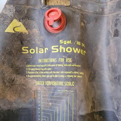 Lot 1: Hanging 5 Gallon Solar Shower
