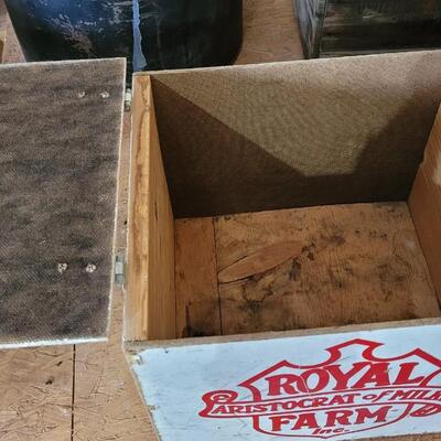 Lot 15: Vintage Farmhouse ROYAL FARM Milk Crate Intact