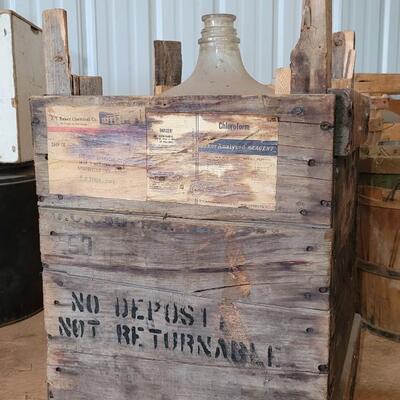 Lot 17: Vintage STANDARD Chemical Transport Case with ORIGINIAL Chloroform Heavy Jar Intact