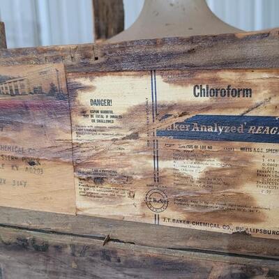 Lot 17: Vintage STANDARD Chemical Transport Case with ORIGINIAL Chloroform Heavy Jar Intact